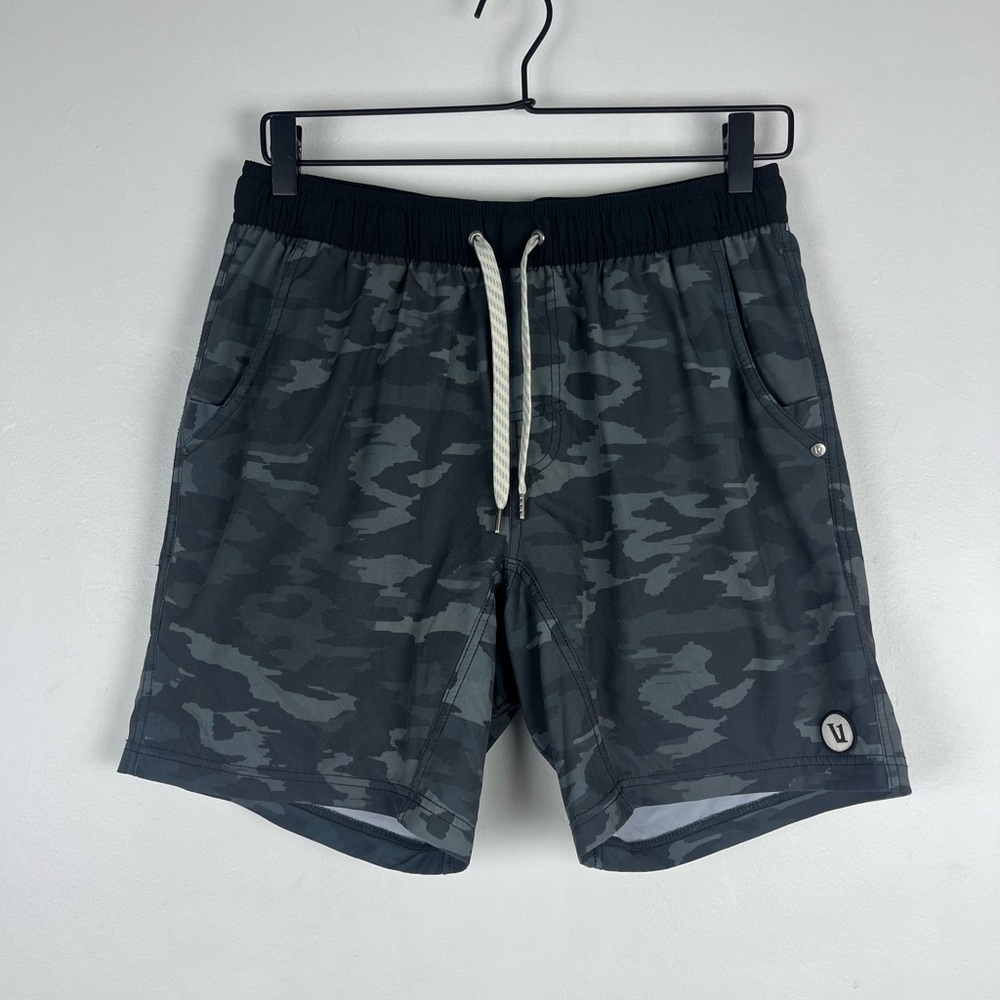 Vuori Kore Shorts Mens Med 7" Camo Lined Athletic Stretch Gym Training Yoga Run